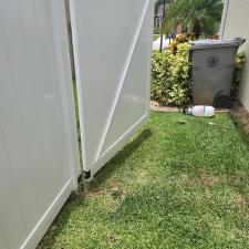 vero-beach-house-fence-cleaning 7